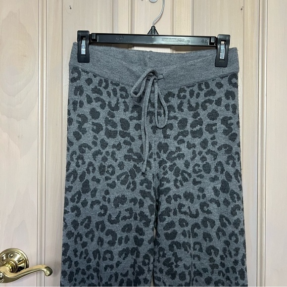 Heartloom Iris leopard animal cheetah print joggers sweatpants 9593 - Picture 4 of 12